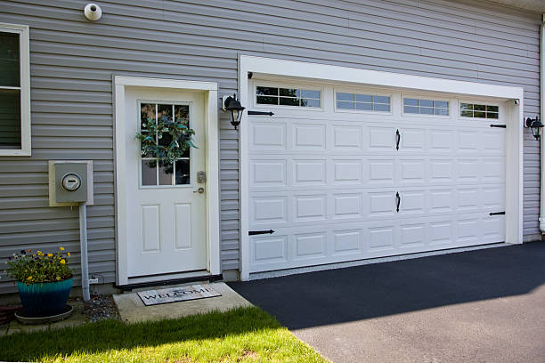 24/7 Emergency Garage Door Panel Replacement experts in Madison County County, NC